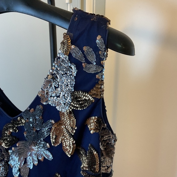 13. Alya Navy and Silver Floral Sequin Shift Party Mini Dress Size Large - Picture 4 of 9